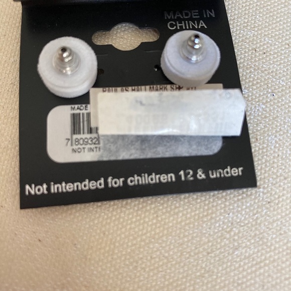 Women’s earrings NWT - Picture 4 of 4